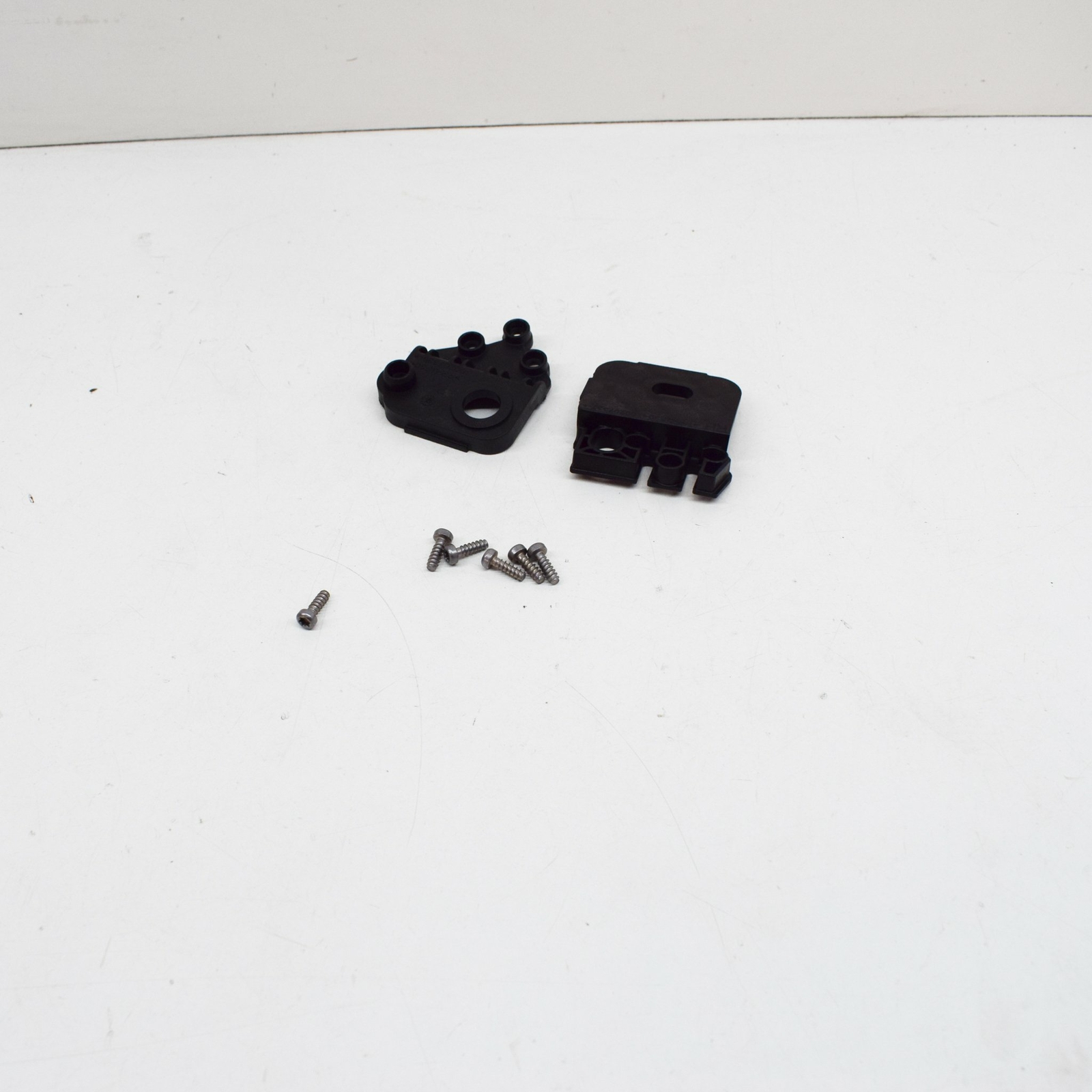 FORD FOCUS MK4 519 Right Headlight Bracket Mount Set 2206772 NEW  