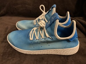 pharrell williams adidas azul