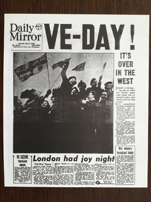 KLEINES PLAKAT ZEITUNGSSEITE (8,5 x 7 ) 1945 VE-DAY , LONDON HAD JOY NIGHT