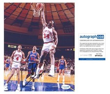 Charles Oakley AUTOGRAPH Signed New York Knicks Autographed 8x10 Photo ACOA