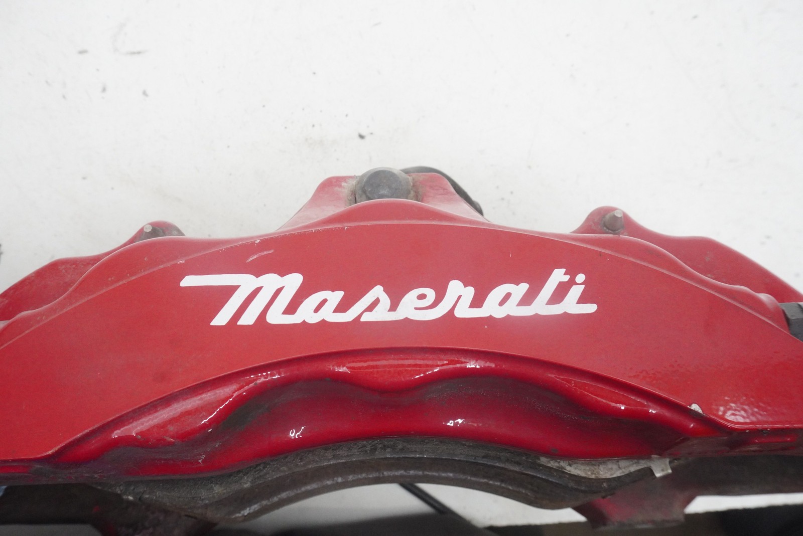 Maserati Levante Trofeo 2019 Front Left Brembo brake caliper with pads P/N 670038817