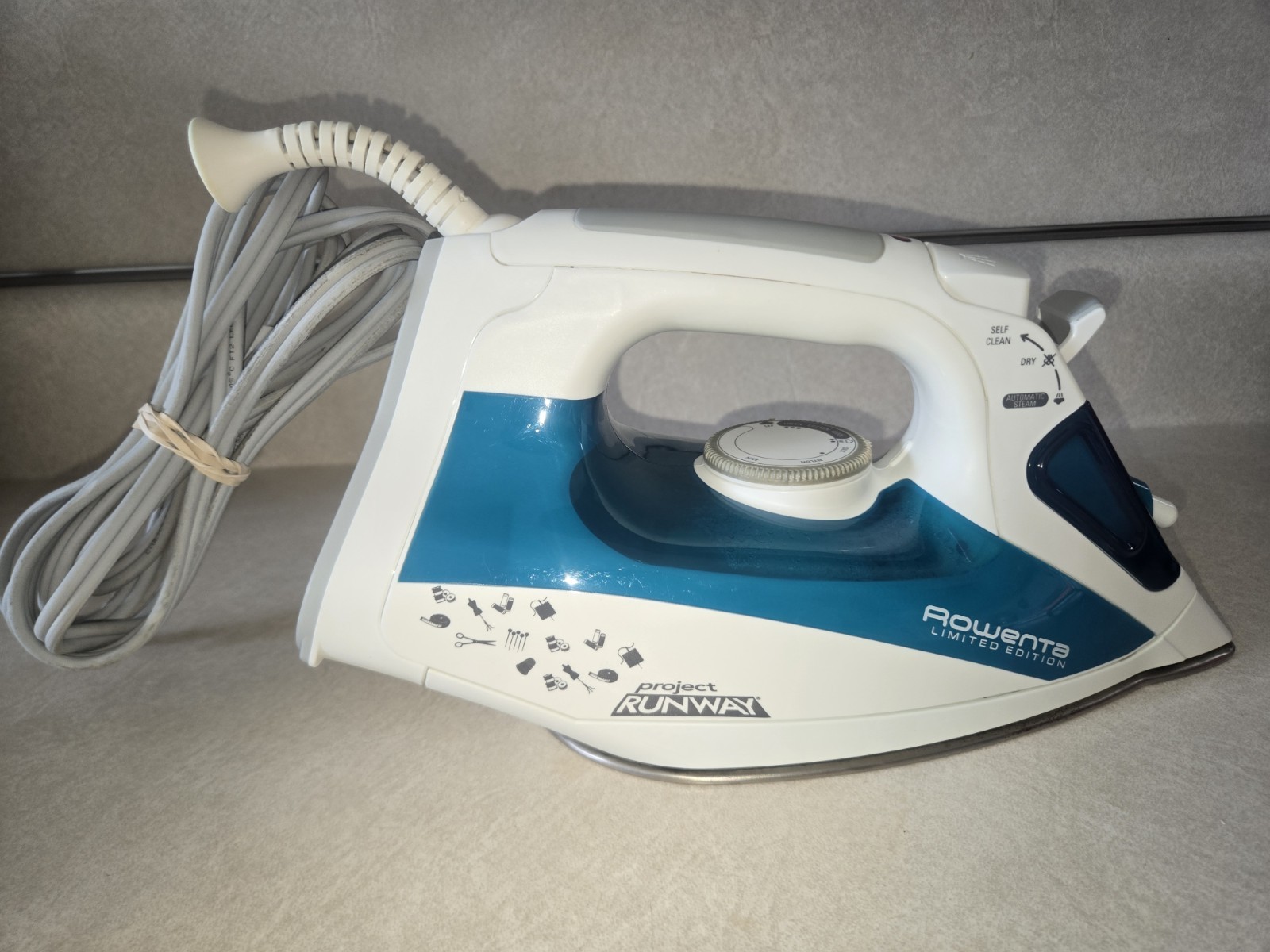 Project Runway Limited Dw4051  1700 W Works Great Very Clean