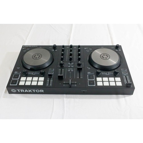 Native Instruments Traktor Kontrol S2 MK3 2‑channel DJ controller