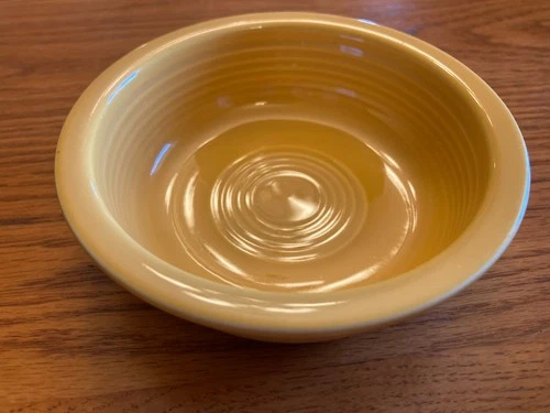 Vintage Fiestaware - 5 1/2" fruit bowl in original yellow (exc.) - (1936-1969)