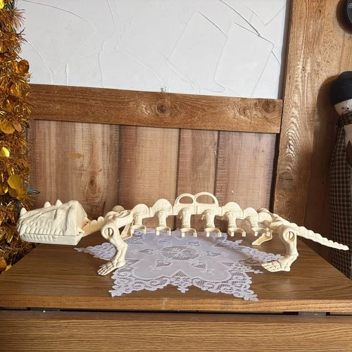 Vintage Battle Bones Carrier Masters Of The Universe Action Figure Complete