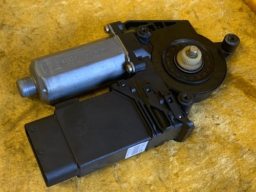 VW Passat 3B Fensterhebermotor vorne rechts 3B4837752J Original