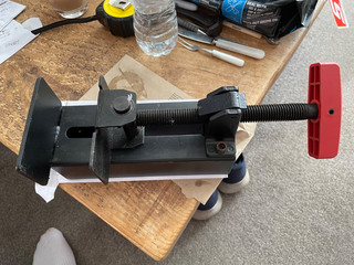 Quick release sliding vice.Maybe chopsaw!Opens to 5".8"x3" base.study photo size