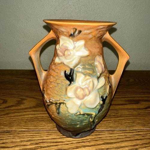 Roseville Art Pottery Magnolia Flower Double Handle 7.25" Vase 90-7