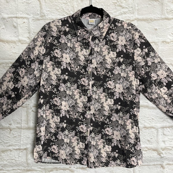 Maglia Floral Long Sleeved Button up Shirt. Size Unknown. Look At Photos.#D