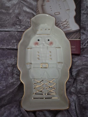 Mikasa Nutcracker Porcelain Tidbit Dish Gold Trim Christmas Holiday 8.5  L 