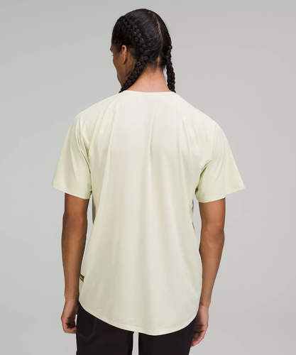 NWT Lululemon Dewy Yellow Ventilated Hiking Short Sleeve Tee T-Shirt Sz S $88 - Picture 3 of 14