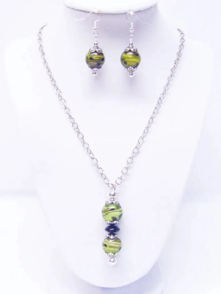 Juego de collar y pendientes colgantes con cuentas de vidrio forrado con papel de aluminio remolino verde/negro/marrón Foto 2 de 4