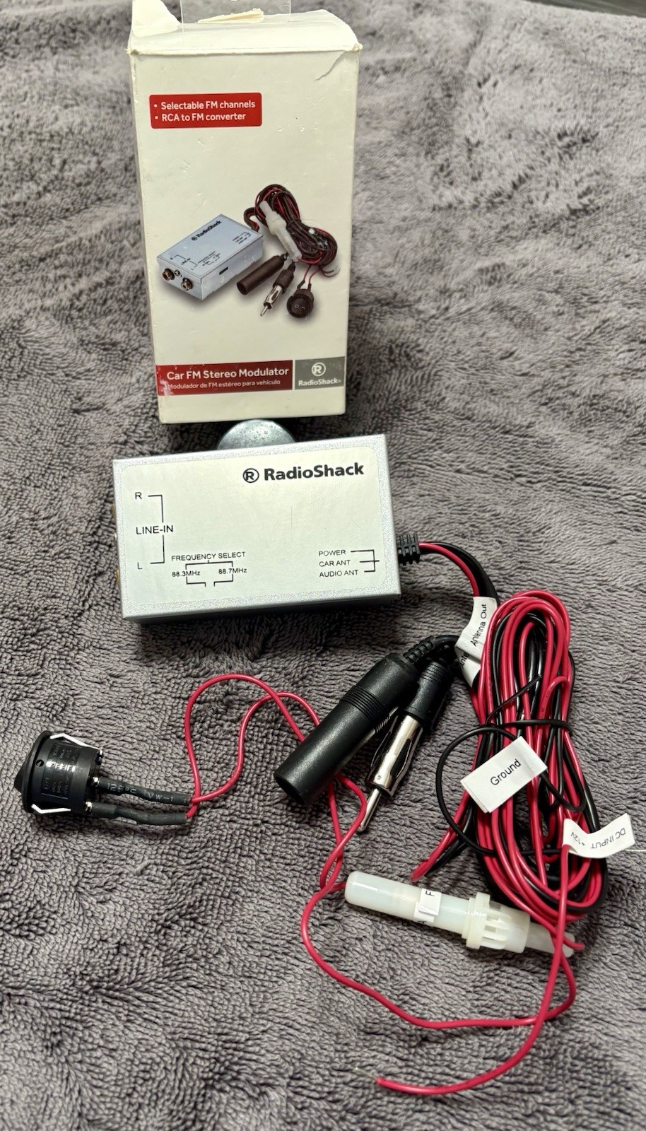 Radio Shack Car FM Stereo Modulator #1201782 RCA to FM Conve