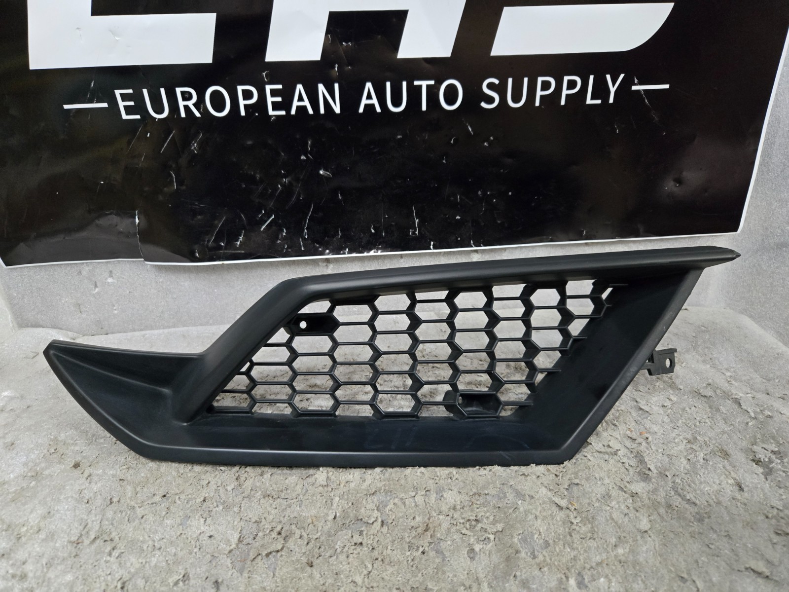 2017-2019 LAMBORGHINI HURACAN LP640-4 REAR BUMPER VENT GRILLE LH DRIVER OEM