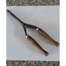 Vintage Curling Iron w/ Clamp 0.5 in Barrel Metal Plate Wood Handles Brown/Black