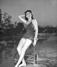 BEAUTIFUL ALIX TALTON 8X10 Photo