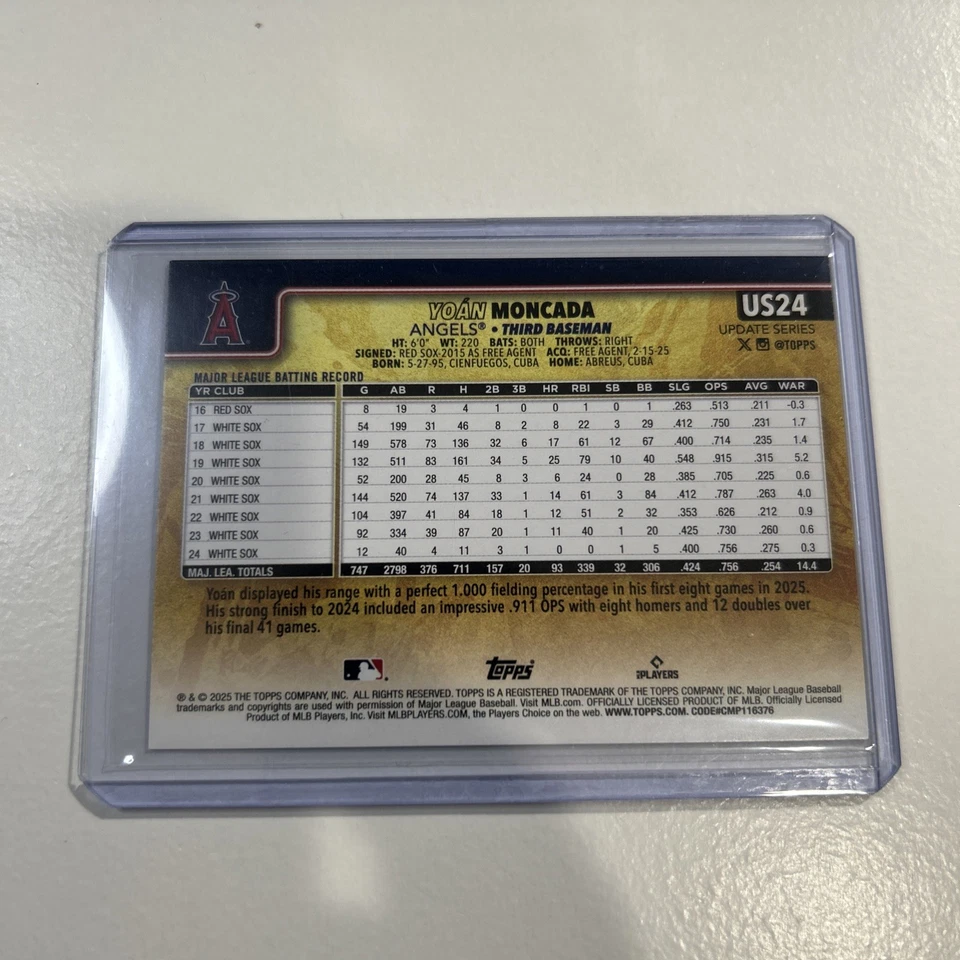 Actualización Topps 2025 Yoan Moncada Golden Mirror #US24 SP Angels Foto 2 de 2