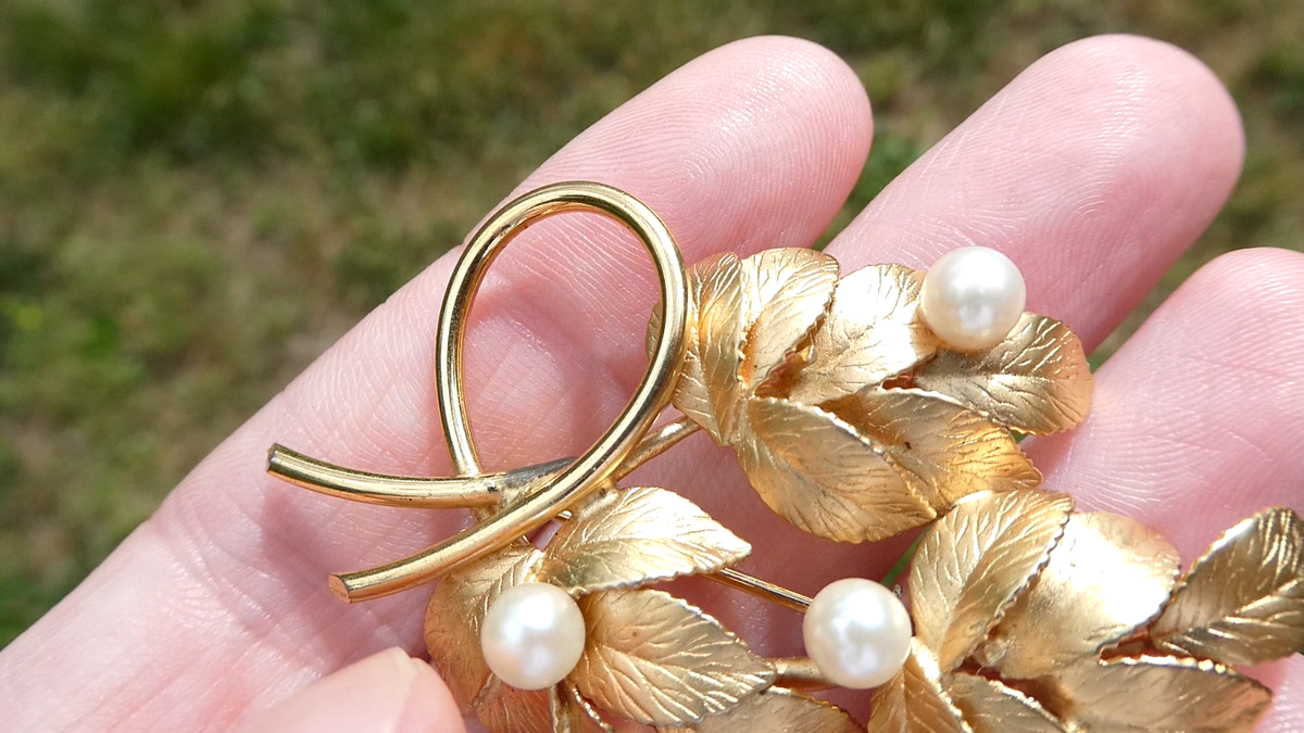 Imperial IPS 12K GF Gold Filled Pearl Leaves Brooch or Pin Imperial IPS 12K GF Gold Filled Pearl Leaves Brooch or Pin