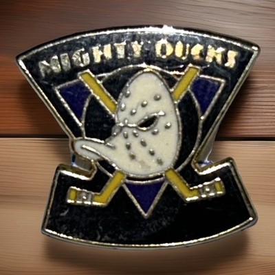 Vintage Mighty Ducks 1990s NHL Anaheim Ice Hockey Pin Badge