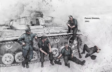 Panzer Crew Resting 1/35 German Tank Crew Set, 1941 (WWII Eastern Front) NO TANK