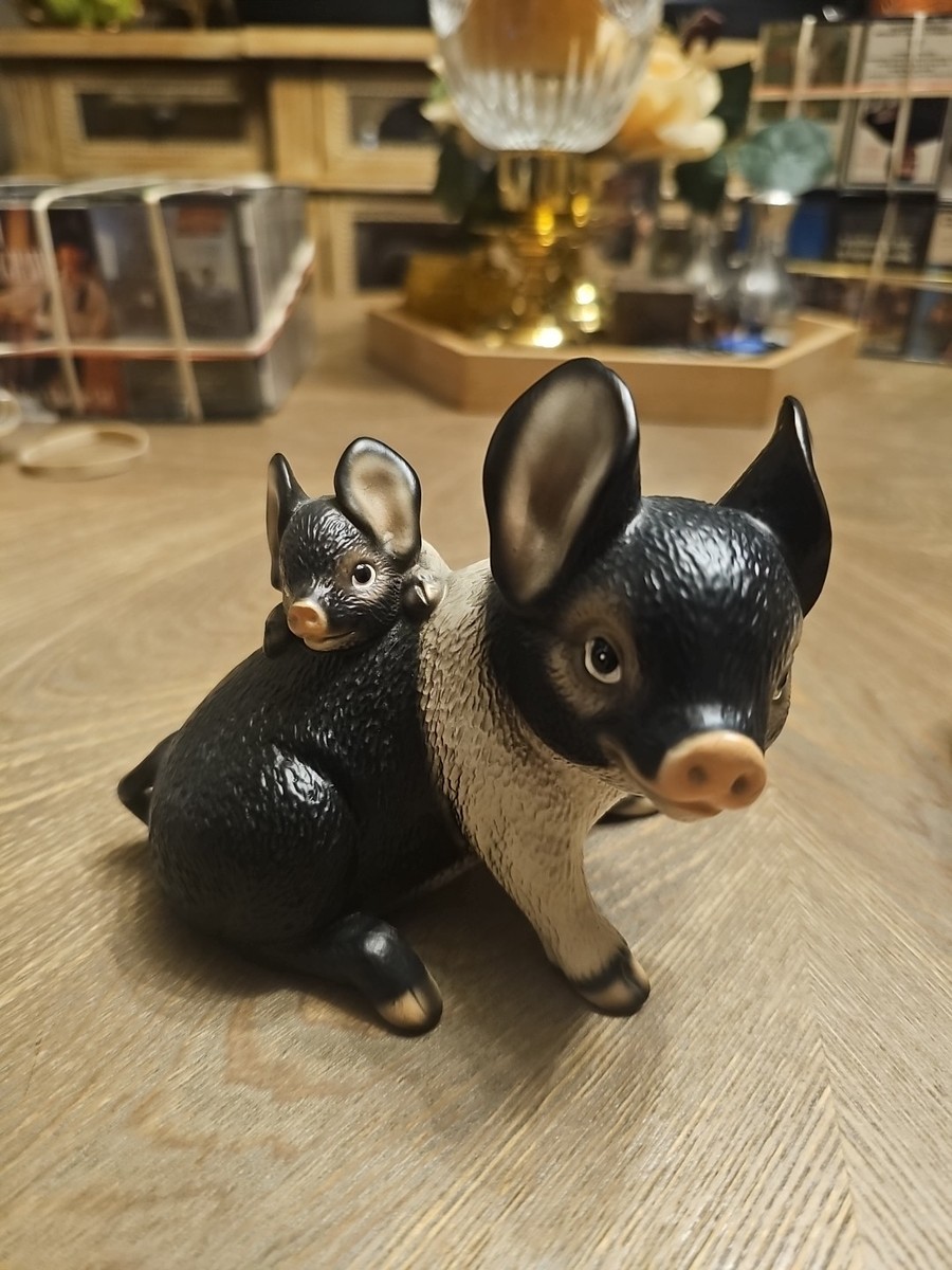Pig ☆ GLOBAL ART Pottery PIG FAMILY w/ Piglet Harvey Knox Kingdom
