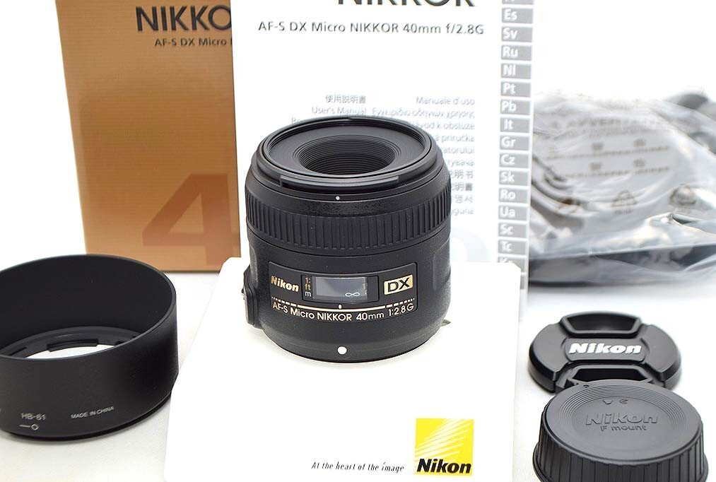 Nikon AF-S DX Micro NIKKOR 40mm F2.8G with original box/lens hood