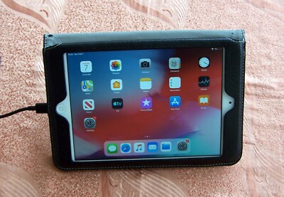 Apple iPad A1489 mini 2 (Model ME279AE/A) 16GB, Wi-Fi, Bluetooth, Battery issue.