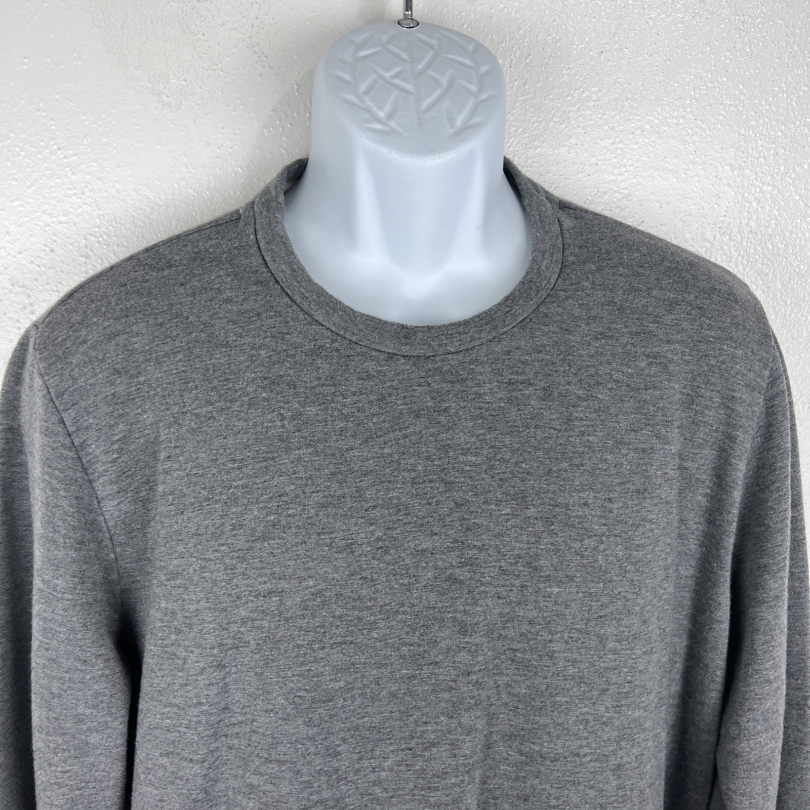 Velvet by Graham & Spencer Sweater Men Medium Grey Crew Pullover Long Sleeve
