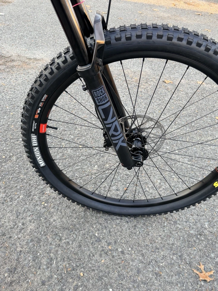 Santa Cruz Hightower 4 C 70-Kit Ladrillo Brillante Rojo Talla Mediana Foto 4 de 4