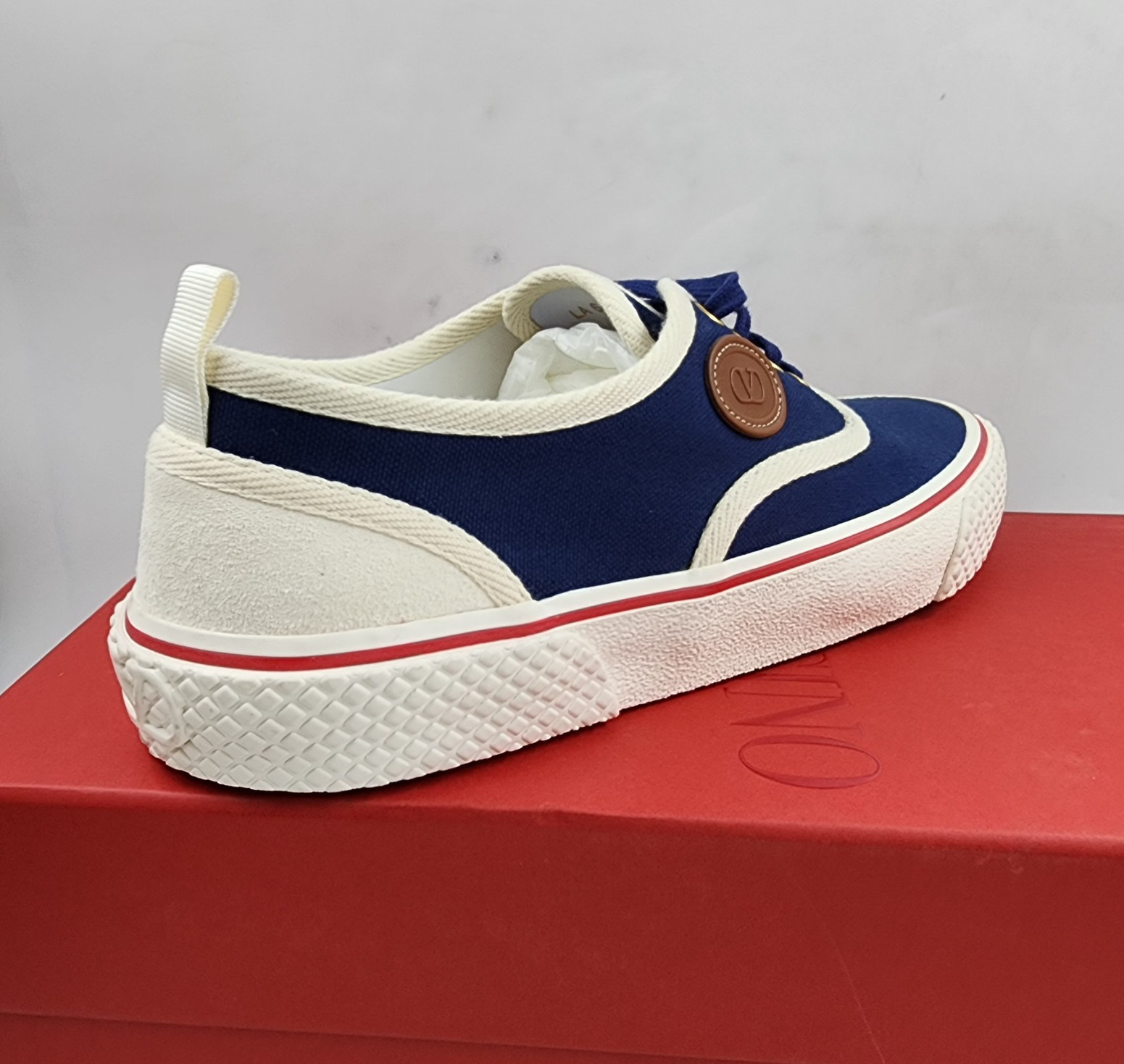 Valentino Garavani Nojoke V Logo Low Top Sneakers Men 43.5 Indigo/Ivory Lace Up image 4