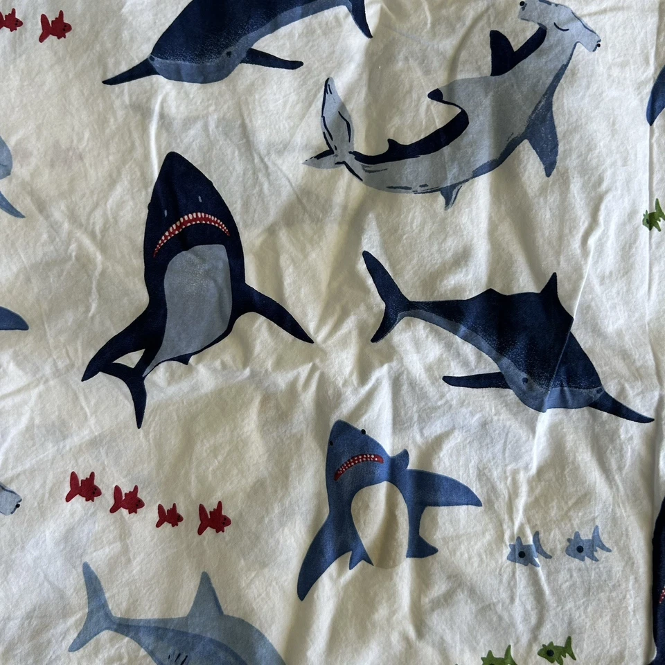 Funda de almohada Pottery Barn Kids Shark Mordedura Sábanas Doble Plana Ajustable 4 piezas Ocean Leer Foto 2 de 4