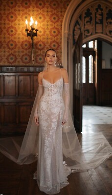 Berta Privee Crystal and Lace Bridal Dress Unworn Size 42 (US 6-8)