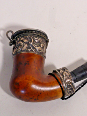Large Pipe With Mount Metal Or Silver?