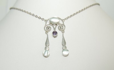 Vintage Women's 835 Silver Necklace with Amethyst & Mother of Pearl