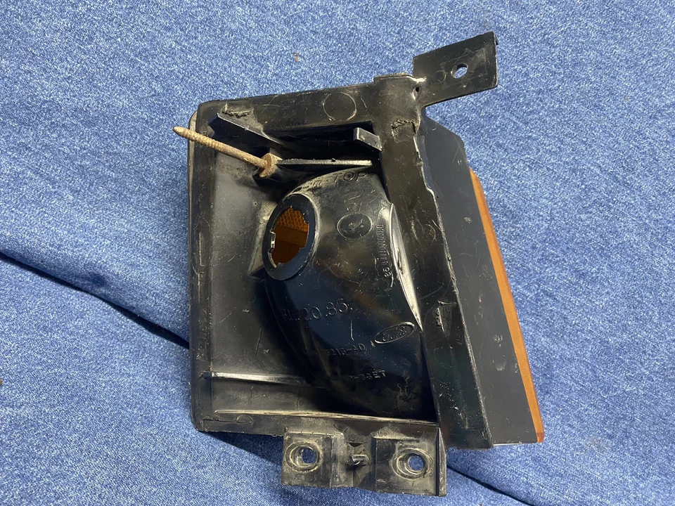 Luz lateral derecha Ford Escort 1985 1986 1987 1988 1989 1990 señal de giro de estacionamiento Foto 3 de 3