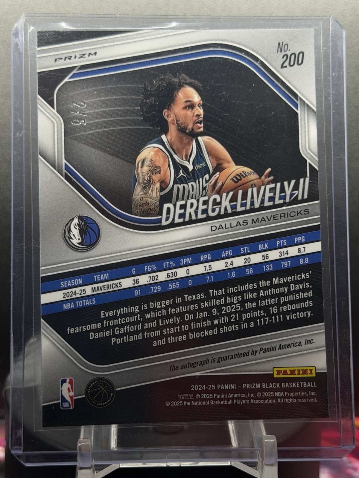 2024 Panini Prizm Black Dereck Lively gold vinyl Auto 2/5 Dallas Mavericks view 2