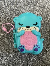Polly Pocket Otter Aquarium Compact 2021 Mattel Zabawka Kolekcjonerski futrzany brzuch