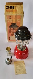 Vintage MIB/NOS Tilley X246B Stormlight kerosine pressure lantern/light in red