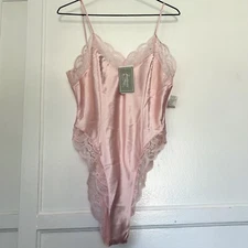 Vintage Fantasies by Morgan Taylor Lingerie Bodysuit S Pink Satin Lace Teddy New