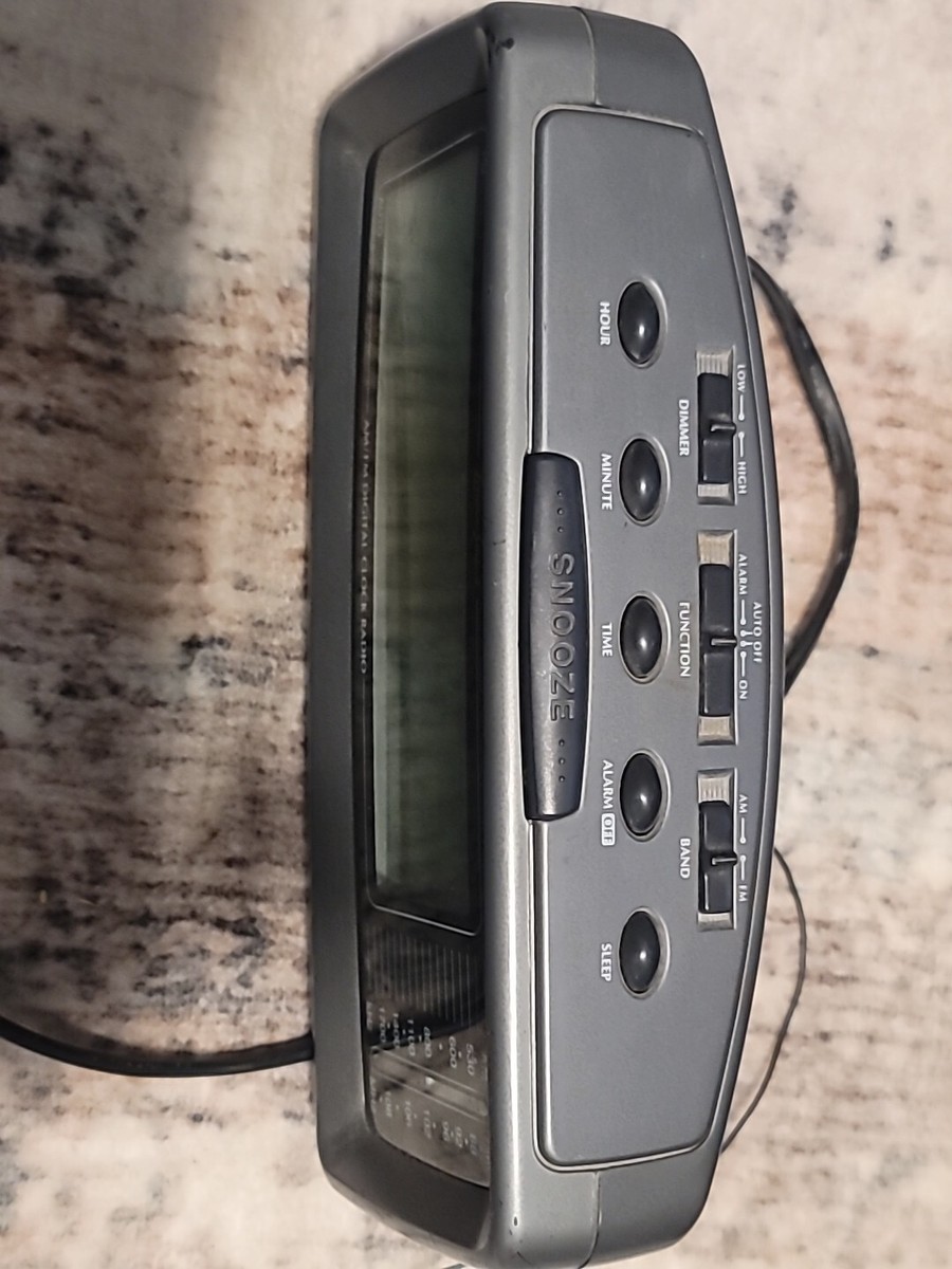 Vintage Lenoxx Sound AM/FM Dual Alarm Clock Radio Model CR-776