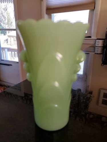 Vintage Jadeite Anchor Hocking Fire King Green Scalloped Glass Art Deco Vase
