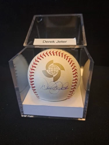 DEREK JETER SIGNED 2009 WORLD BASEBALL CLASSIC BALL - NEW YORK YANKEES - RARE!
