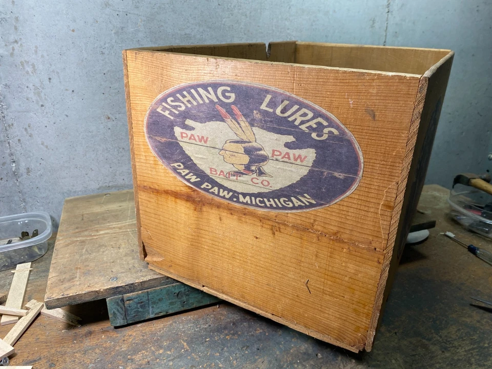 Señuelos de pesca Paw Paw Crate de madera de pesca vintage con jefe Foto 3 de 4