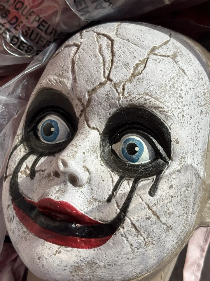 Decoración de Halloween payaso animado 28" Foto 3 de 4