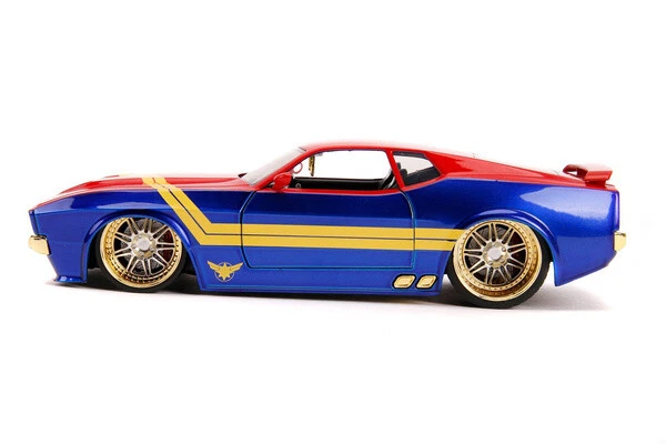 Ford Mustang Mach 1 1973 con figura diecast Captain Marvel "Avengers" "Marvel Foto 3 de 4