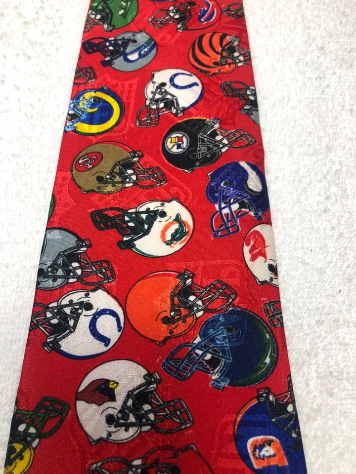 EQUIPO NFL HOMBRE CORBATA ROJA CON CASCOS DE FÚTBOL 4 X 58 Foto 3 de 4