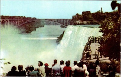 Luna Island Onlookers American Falls New York Vintage Chrome Postcard A85