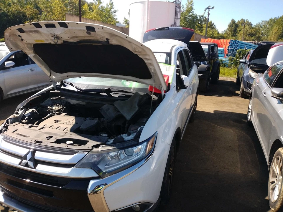 Espejo retrovisor interior blanco fabricante de equipos originales Mitsubishi Outlander 2017 - usado Foto 3 de 4