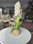 Porcelain sculpture titled 'Catbird with Hyacinths' by Boehm — photo 2