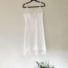 Beautiful Vintage White Lace Lingerie Slip Medium